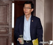 비상경제장관회의 참석하는 방문규 국무조정실장