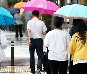 [날씨] 내륙 더위 속 소나기, 남해안 호우경보...밤부터 장맛비