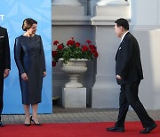 尹, 기시다 日 총리 만나 후쿠시마 오염수 논의 예정…대통령실 “자연재해. 아시아 국가 고통 받아”