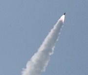 일본 정부 “북한 ICBM, 최장시간 비행…일본 EEZ 밖 낙하”