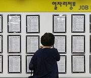 한국 실질임금 2.1% 감소…취약계층 삶 더 팍팍해진다  [강진규의 데이터너머]