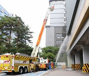 수원남부소방, 냉동 물류창고서 화재진압훈련 실시