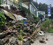 광주전남 밤 사이 최대 107㎜ 폭우…지산유원지 옹벽 붕괴