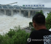 집중호우 뒤 팔당댐 수문개방