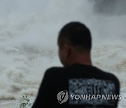 수위 조절 위해 팔당댐 수문개방