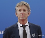 뇌출혈 쓰러진 판데르사르 안정 찾아…아내 "생명 위협은 없어"