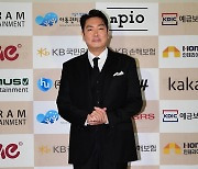 [TEN포토] 조진웅 '포토월은 어색해'