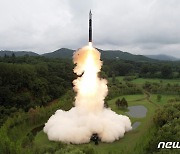 북한, 석 달 만에 신형 ICBM '화성-18형' 시험발사