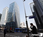 800개 중견기업 "3분기 경기, 2분기보다 더 어렵다…내수·영업이익↓"