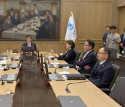 한은 금통위 "상당 기간 긴축 기조 유지‥물가에 중점"