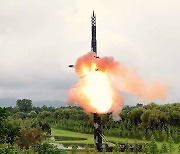 일본 "어제 북 ICBM, 4월 발사한 화성-18형과 같은 계열 추정"