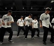 엑소, 신곡 ‘Cream Soda’ 안무 영상 공개…관능적인 매력 폭발