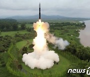 北 ICBM 화성-18형, 74분 비행 '역대 최장'…"김정은 직접 지도"