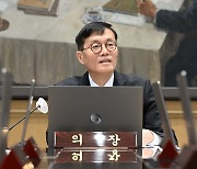 “경기 바닥 찍었다지만”…올리지도 내리지도 못하는 금리[머니뭐니]