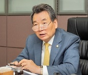 강남구의회 의장 "구민의 대변자 역할 제대로 하겠다"