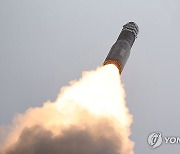 북 "어제 ICBM '화성-18형' 시험발사"…김정은 현지지도