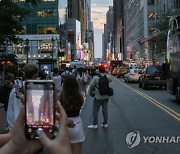 USA MANHATTANHENGE