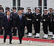 의장대 사열하는 윤석열 대통령