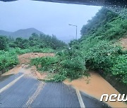 창원 마창대교서 가포신항 진입로 토사 쏟아져…도로 통제