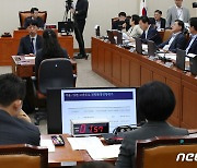 서울-양평 고속도로 전략환경영향평가 질문 받는 환화진 장관