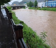 초등생 2명, 불어난 하천서 고무보트 탔다가 600ｍ 떠내려가