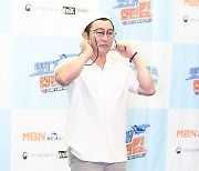 [포토] 김병만, '노안이 왔어요'