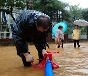 '무너지고 잠기고'…호남·충청 400㎜ 폭우 직격탄