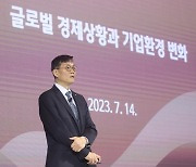 덜 ‘매파적’인 7월 금통위 … “금리 인상도 인하도 어렵다”