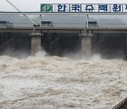 [속보]경기, 폭우에 침수·붕괴 사고 이어져