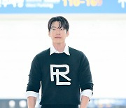 [T포토] 김우빈 '신사 느낌, 나야 나'