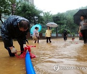 전북 이틀간 최대 266㎜ 폭우…도로 끊어지고 곳곳 침수(종합)