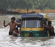 INDIA WEATHER YAMUNA WATER LEVEL RISE