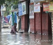 INDIA WEATHER YAMUNA WATER LEVEL RISE