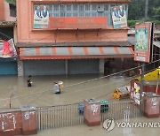 INDIA WEATHER YAMUNA WATER LEVEL RISE