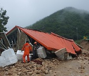 문경 하천 범람으로 주택 매몰