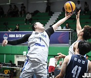 [JB포토] 3x3 코리아투어 익산대회, 리바운드 잡는 하늘내린인제 김민섭