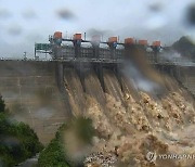 [속보] 폭우로 사망·실종 등 20명 육박…충북 괴산댐 넘쳐 6000명 대피