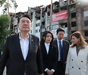 尹대통령 우크라 방문날…한국은 물폭탄으로 아수라장