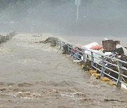 [속보]중대본 "폭우로 7명 사망·3명 실종"…예천 산사태 매몰 미포함