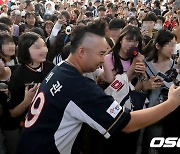 유희관,'엄청난 인기' [사진]