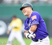 [ST포토] 최형우 '아파도 웃음이나'