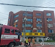 '붕괴 위험' 목포 5층 상가건물 인근 주민도 대피…주변 통제