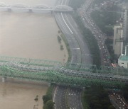 [포토]팔당댐 방류로 잠수교 물에 잠겨…올림픽대로 일부 통제