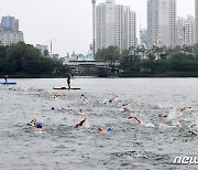 '석촌호수 수영하고 롯데타워 수직 마라톤까지'