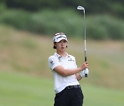 '빗속의 여왕' 오른 박지영…KLPGA 퀸즈크라운서 시즌 2승 달성