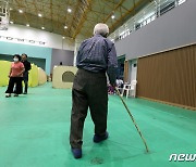 "염소가 사흘째 굶고 있는데"…'평균 75세' 이상 대피자들 '한숨만'