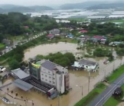 물에 잠긴 백제 고도...'보물' 삼층석탑 석축도 붕괴