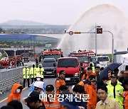 [포토] 수색작업 중인 오송지하차도