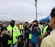 이재명 더불어민주당 대표, 궁평 지하차도 침수 현장 찾아