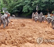 군산서 수해복구 하는 장병들